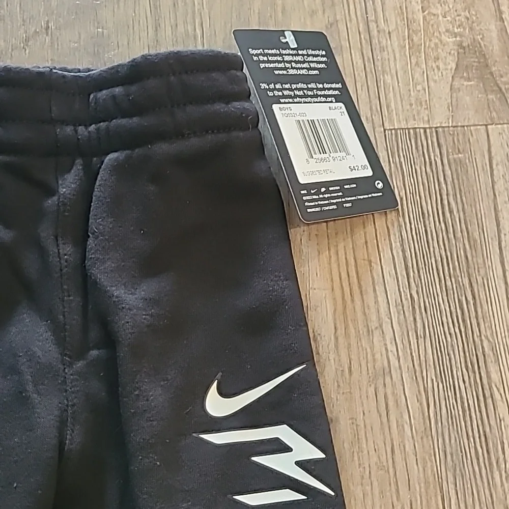 Nike 2 Pack Sweatpants - Blue w/ Green Accents & Black w/ White Accents Size 2T
